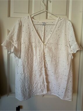 Old Navy White Eyelet V-Neck Short Sleeve Blouse